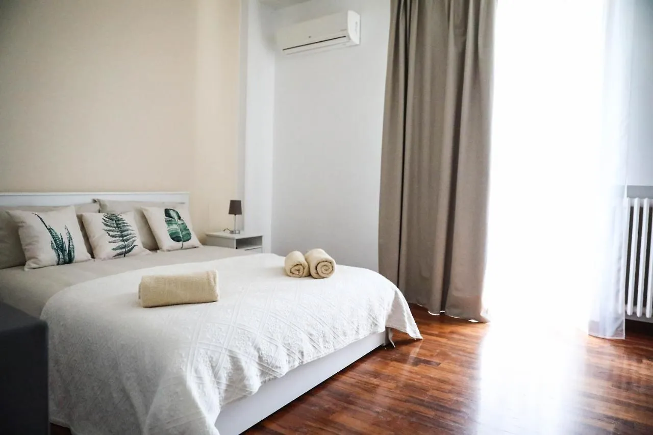 Aura Home Rent Of Rooms With Shared Kitchen Bari 0*,  Italy