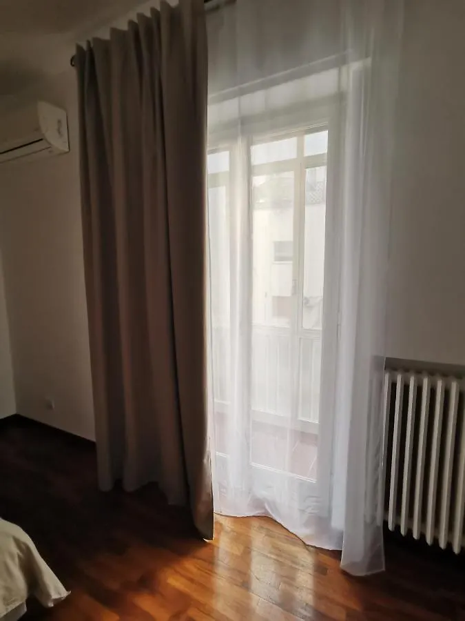 Guest house Aura Home Rent Of Rooms With Shared Kitchen Bari Italy