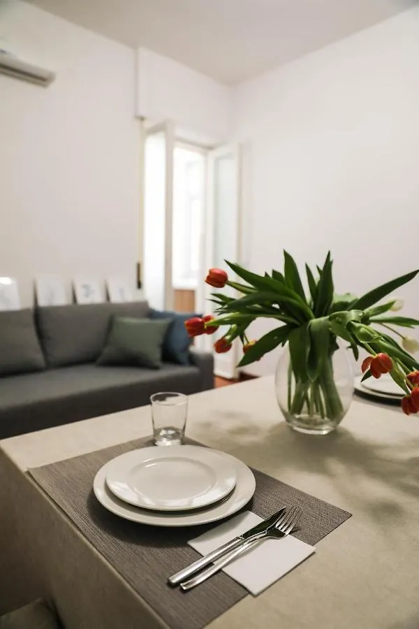 Pensjonat Aura Home Rent Of Rooms With Shared Kitchen Bari